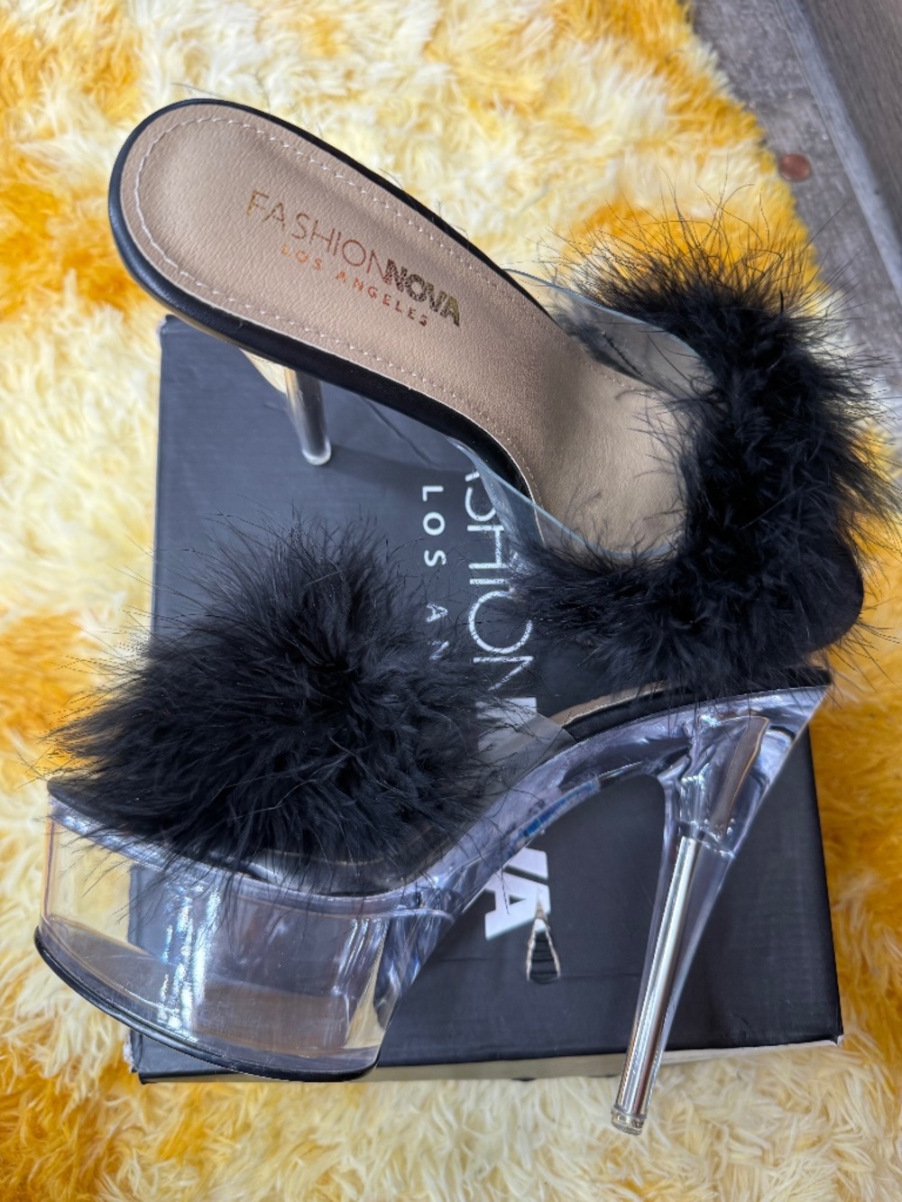 Fashionova Size 9 feather platforms